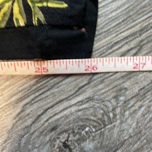 Wide leg floral pants with stretch on the backs. Plus pockets - Picture 5 of 9